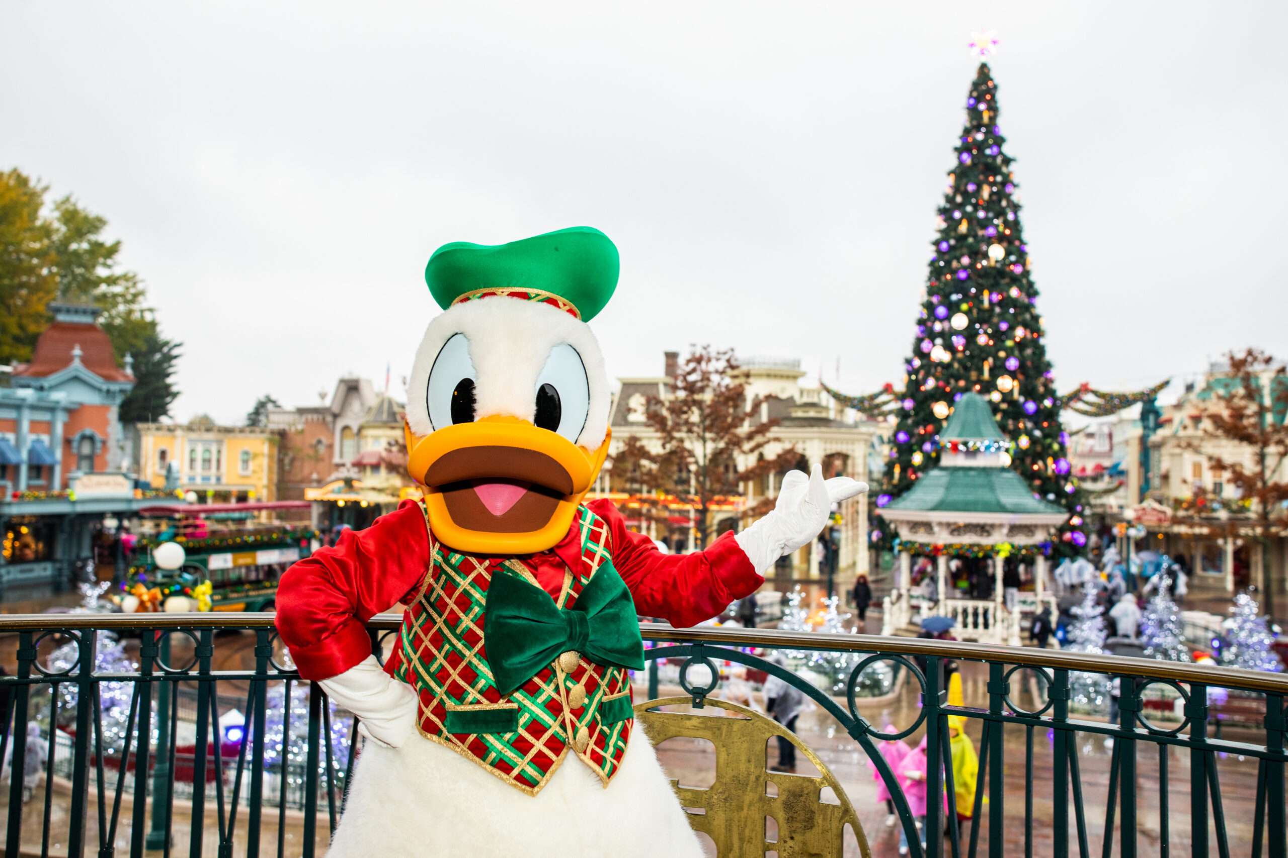 Mickey's Dazzling Christmas Parade